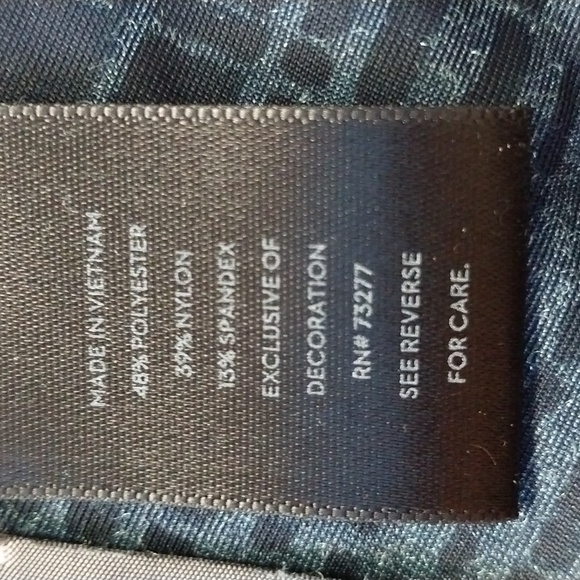 Vera Wang women's long sleeve velvet design, stretchy material top - Picture 3 of 3